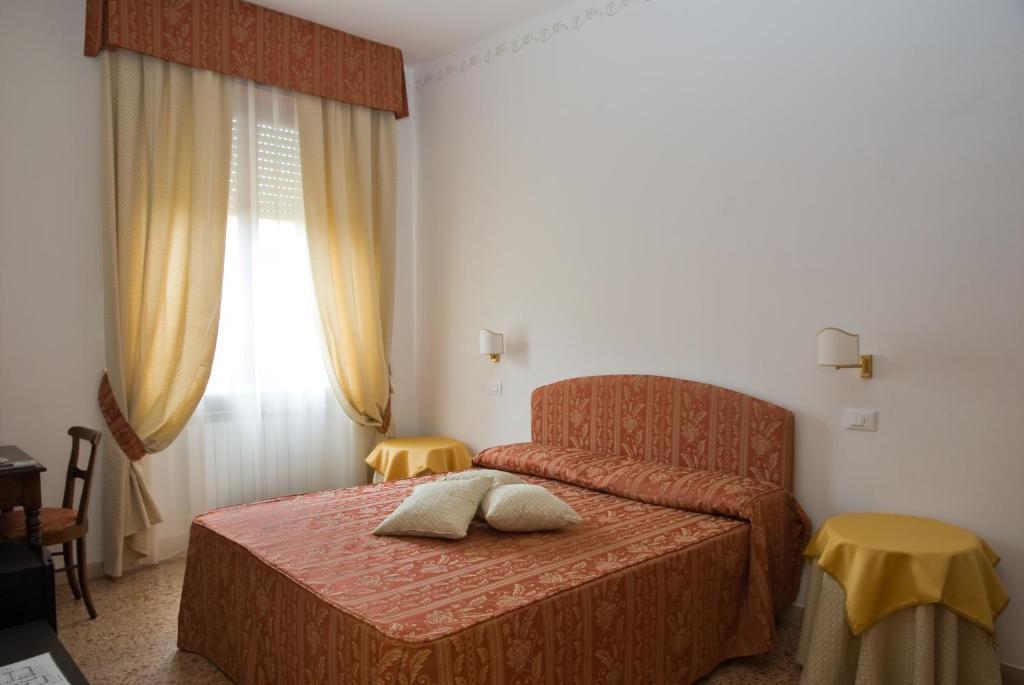 Lady Rose Bed & Breakfast Pisa Room photo